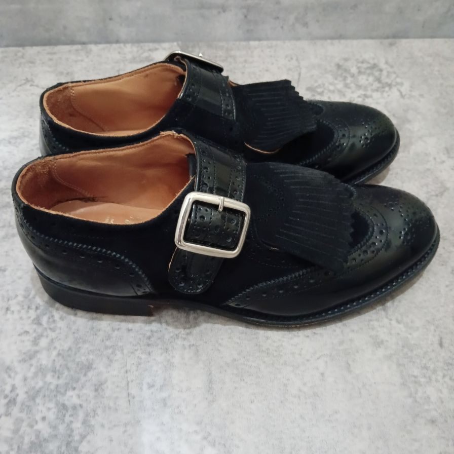 【オンライン限定】【Tricker's】トリッカーズ M7610 ワンストラップシューズ タッセル付き ブラック スエードパテントレザーコンビ  メンズ サイズUK7