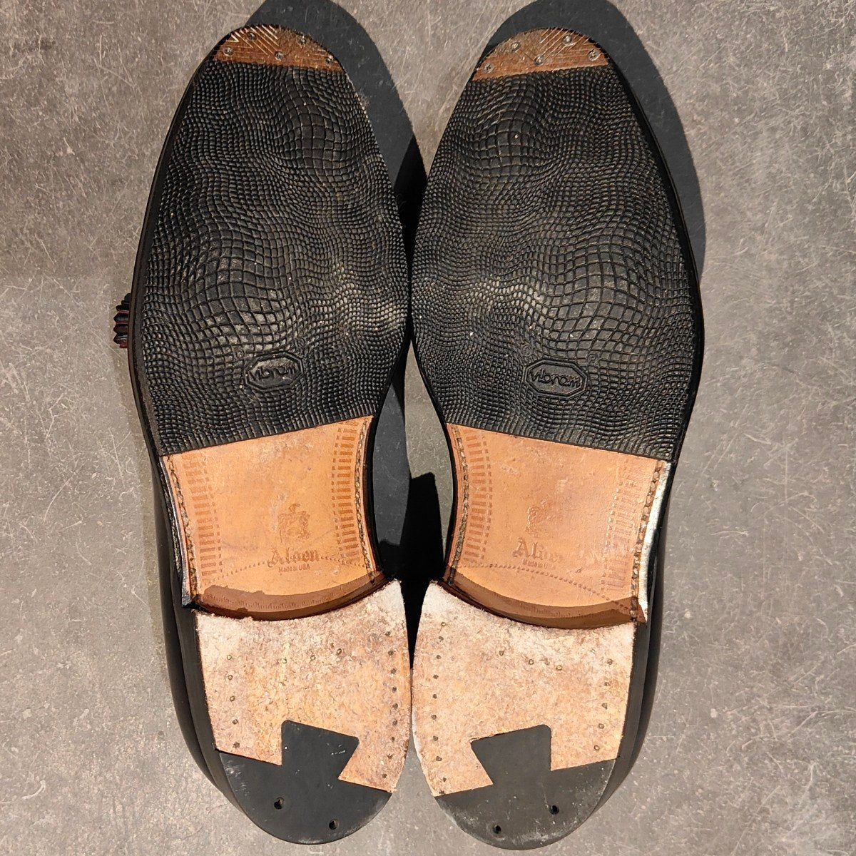使用数回 【ALDEN】オールデン 563 タッセルローファー コードバン ダークバーガンディ サイズUS7D アバディーンラスト 参考定価￥217,800-