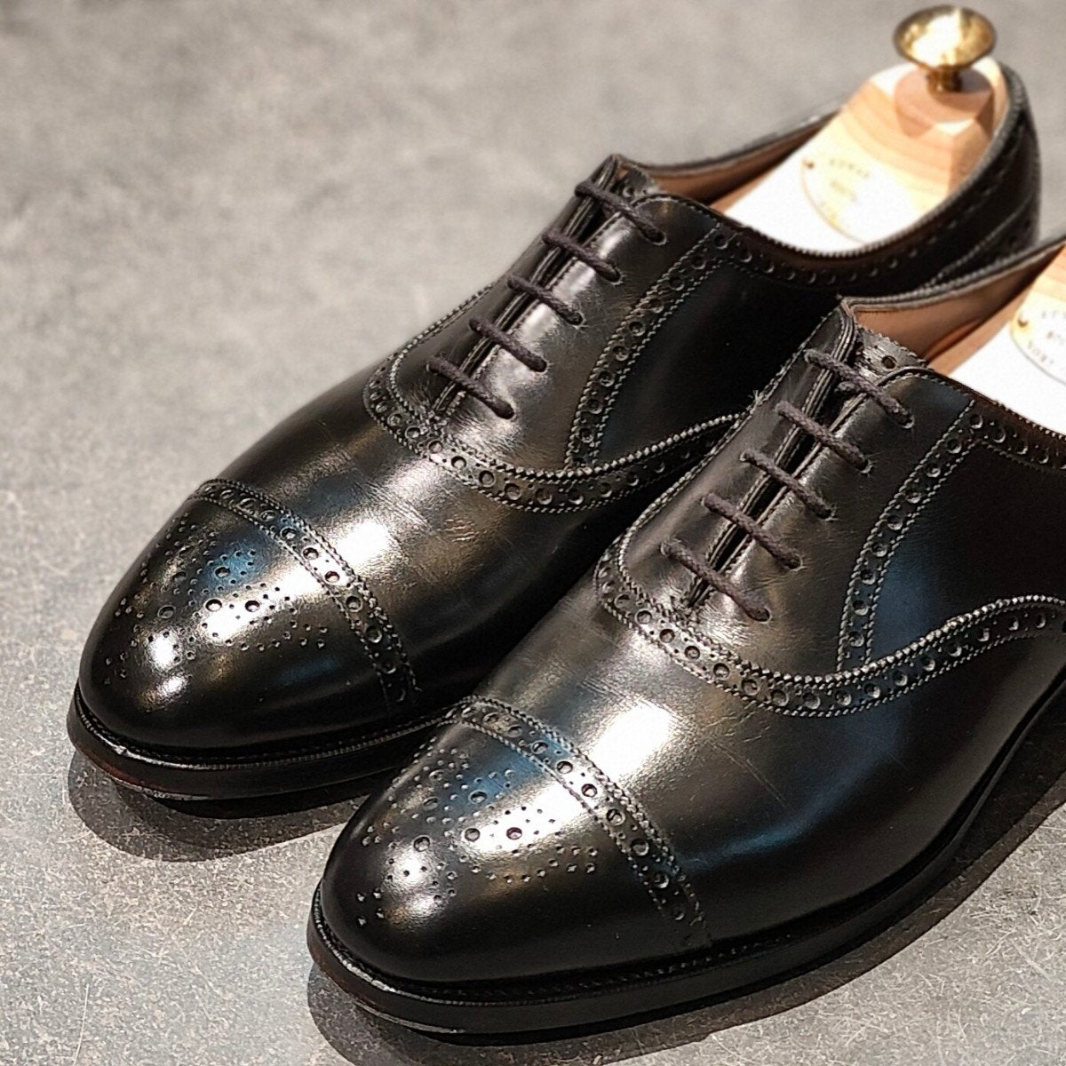極美品 【EDWARD GREEN】エドワードグリーン カドガン セミブローグ カーフ ブラック サイズ UK7.5E 202ラスト 参考定価 ￥253,000-