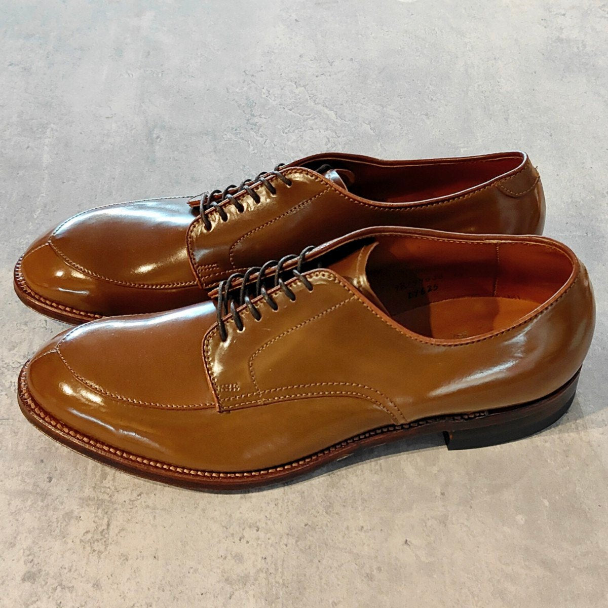 希少 未使用【ALDEN】オールデン モールデッドシュー別注 D9625 Vチップ コードバン ウイスキー サイズUS11D モディファイドラスト