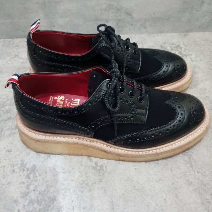 【Tricker's】トリッカーズ seveskig別注 M7292 ウイングチップ  スエードガラスレザーコンビ ブラック クレープソール メンズ サイズUK6.5