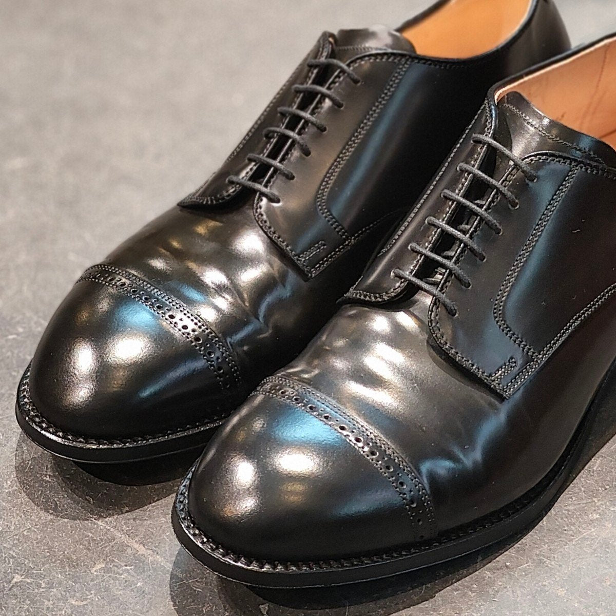 試着程度 【ALDEN】オールデン 56251 パンチドキャップトゥ コードバン ブラック サイズ US10.5D モディファイドラスト 参考定価￥211,200-