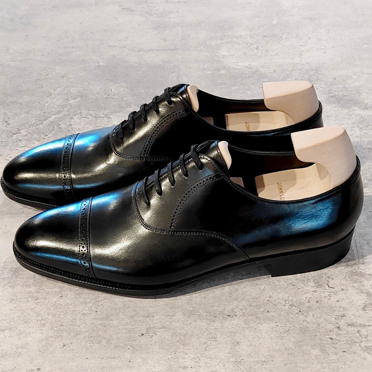 未使用【JOHN LOBB】ジョンロブ フィリップ2 パンチドキャップトゥ カーフ ブラック サイズUK7.5E 7000ラスト 参考定価￥349,800-