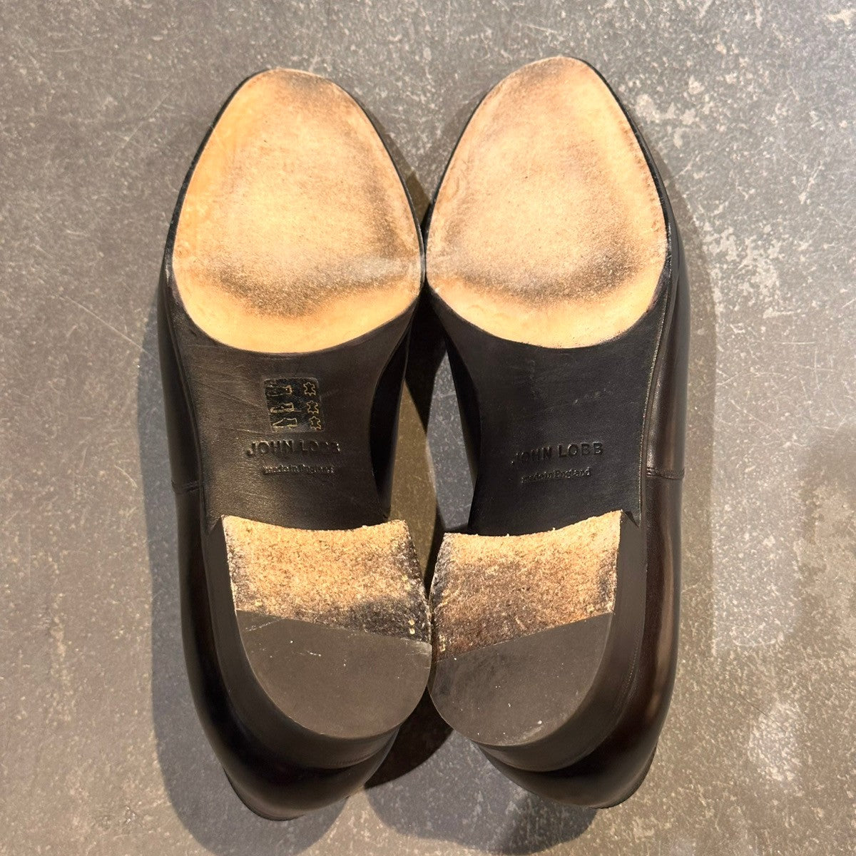 使用数回美品【JOHN LOBB】ジョンロブ フィリップ2 パンチドキャップトゥ カーフ ブラック サイズUK9.5E 7000ラスト