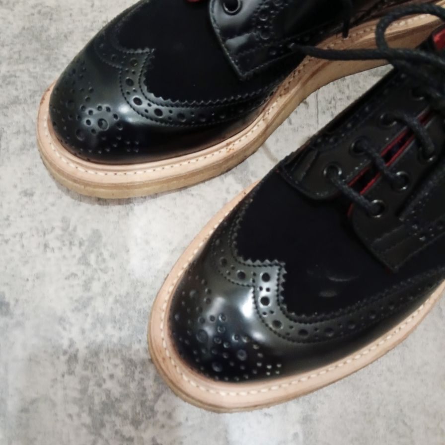 【Tricker's】トリッカーズ seveskig別注 M7292 ウイングチップ  スエードガラスレザーコンビ ブラック クレープソール メンズ サイズUK6.5