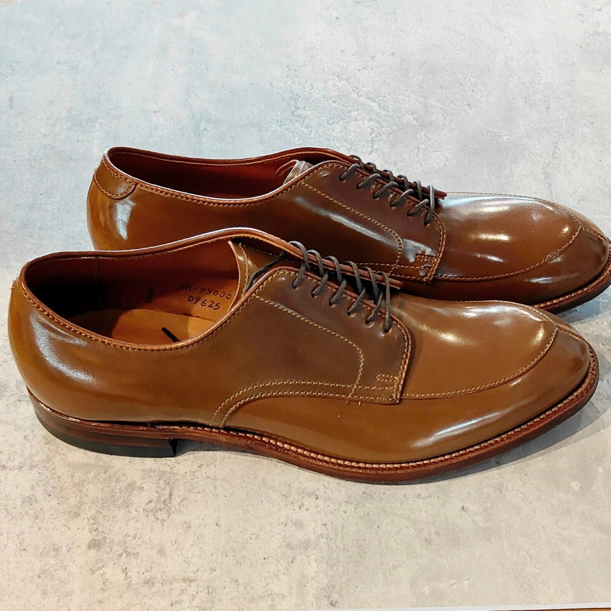希少 未使用【ALDEN】オールデン モールデッドシュー別注 D9625 Vチップ コードバン ウイスキー サイズUS11D モディファイドラスト