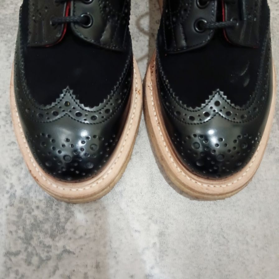 【Tricker's】トリッカーズ seveskig別注 M7292 ウイングチップ  スエードガラスレザーコンビ ブラック クレープソール メンズ サイズUK6.5