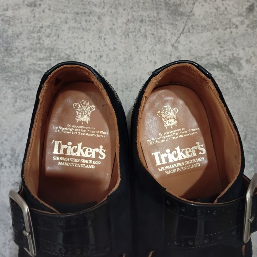 【オンライン限定】【Tricker's】トリッカーズ M7610 ワンストラップシューズ タッセル付き ブラック スエードパテントレザーコンビ  メンズ サイズUK7