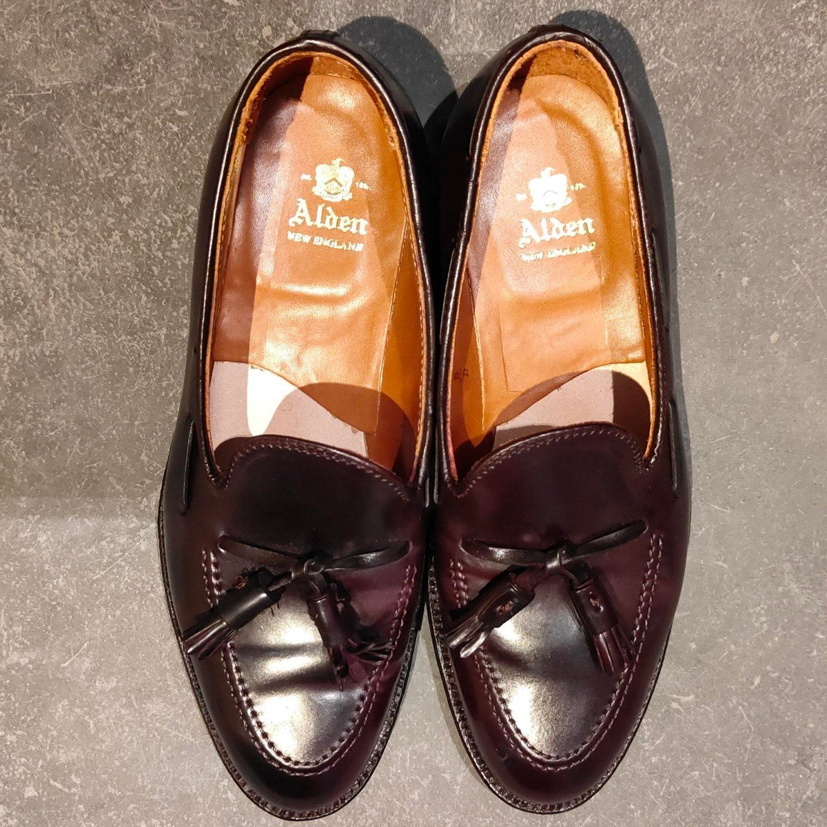 試着程度【ALDEN】オールデン 563 R品 タッセルローファー コードバン ダークバーガンディ サイズUS7D アバディーンラスト 参考定価￥217,800-