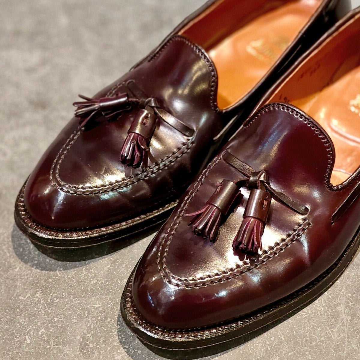 使用数回 【ALDEN】オールデン 563 タッセルローファー コードバン ダークバーガンディ サイズUS8D アバディーンラスト 参考定価￥217,800-