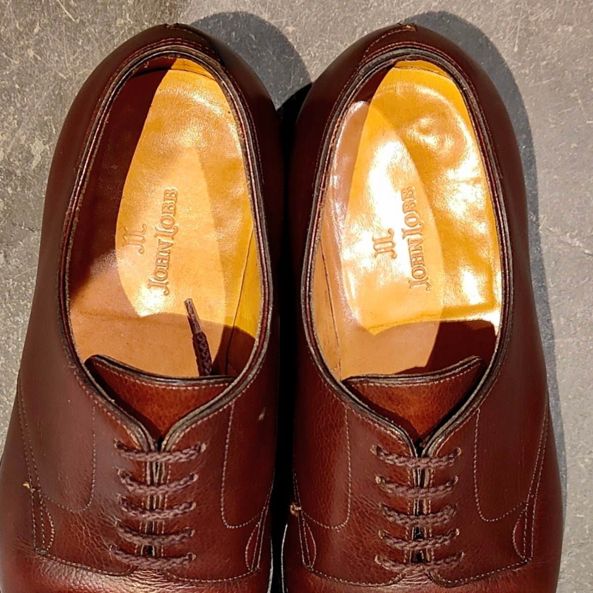 希少 美品【JOHN LOBB】ジョンロブ パンチドキャップトゥ ラッセル バッファローレザー バーガンディ サイズ5.5E 8695ラスト
