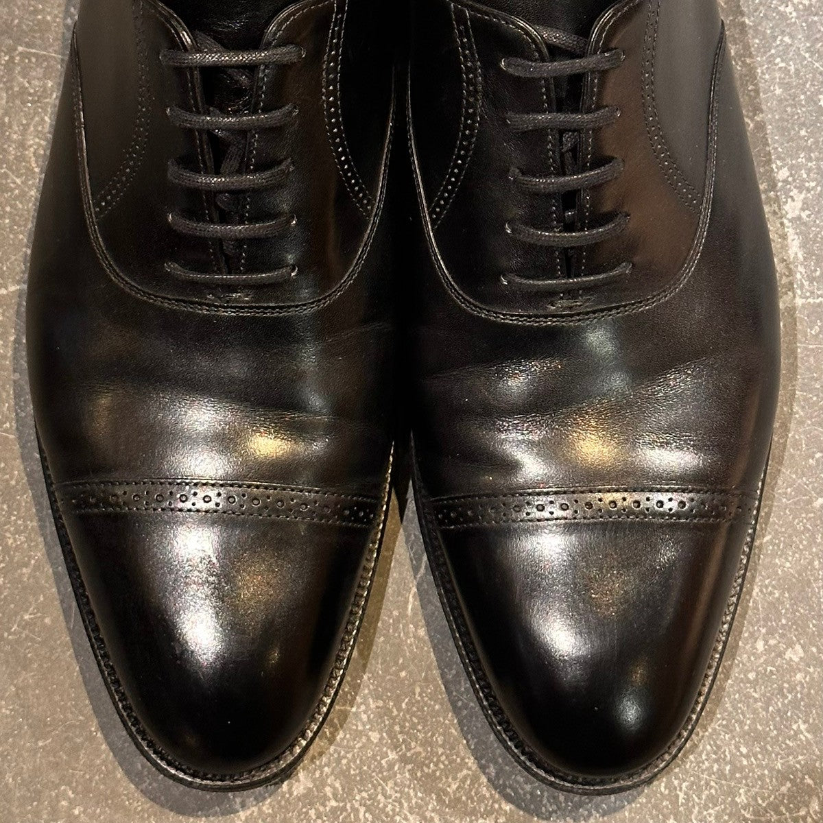 使用数回美品【JOHN LOBB】ジョンロブ フィリップ2 パンチドキャップトゥ カーフ ブラック サイズUK9.5E 7000ラスト