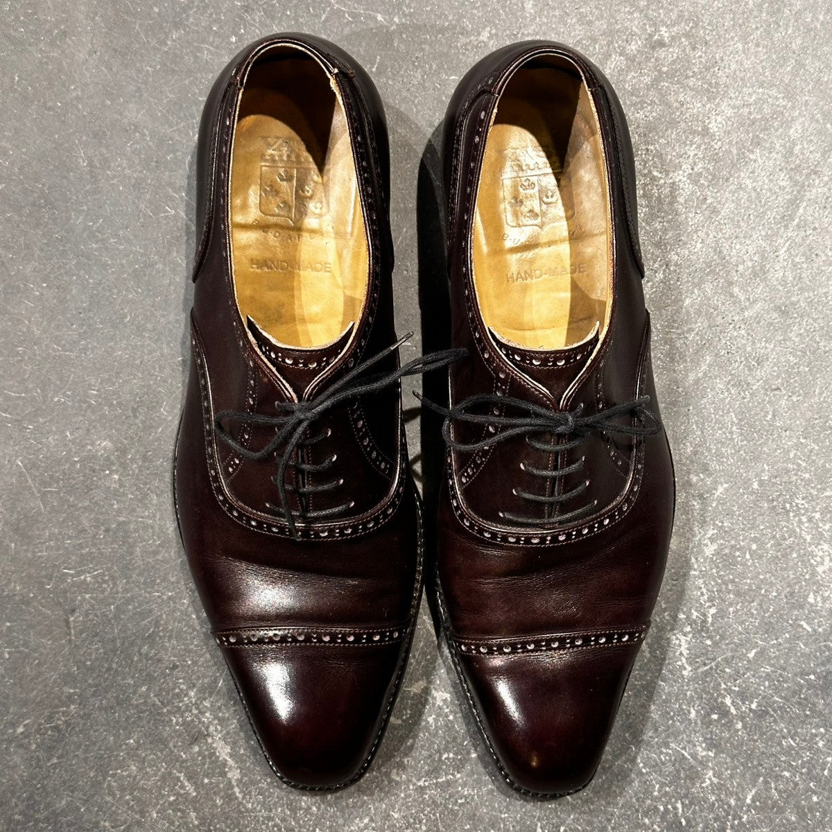 【VASS】ヴァーシュ  ビジネスシューズ カーフ パンチドキャップトゥ バーガンディ サイズ41.5E