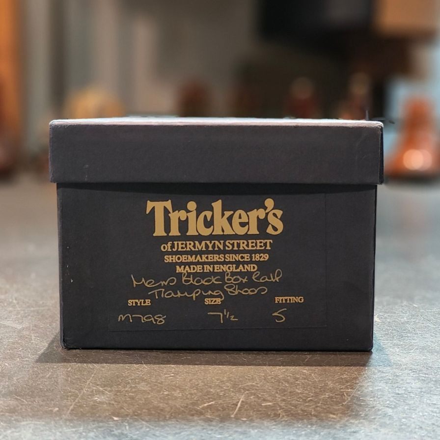 使用数回 【Tricker’s】トリッカーズ トゥモローランド別注 M798 ストレートチップ カーフ ブラック サイズ UK7.5