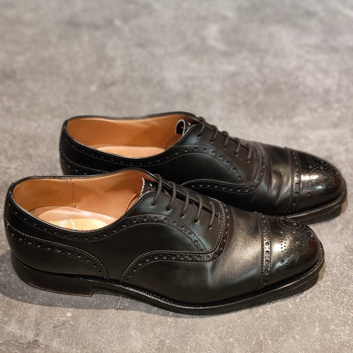 美品 【Church's】チャーチ 5都市 ディプロマット セミブローグ カーフ ブラック サイズ UK70G 173ラスト 参考定価￥192,500-