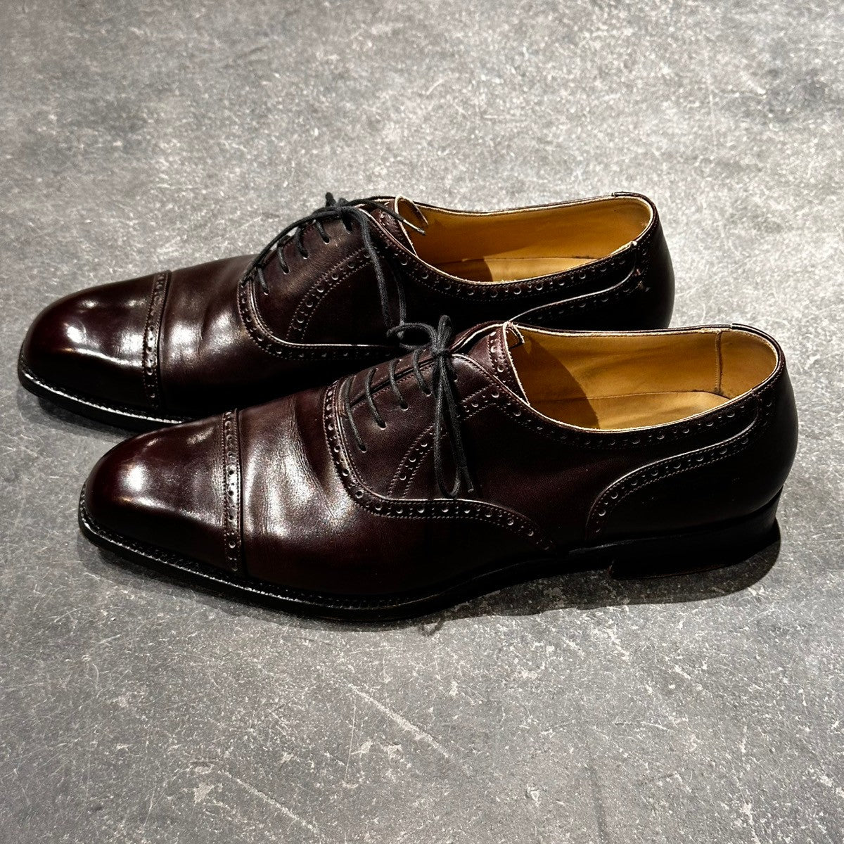 【VASS】ヴァーシュ  ビジネスシューズ カーフ パンチドキャップトゥ バーガンディ サイズ41.5E