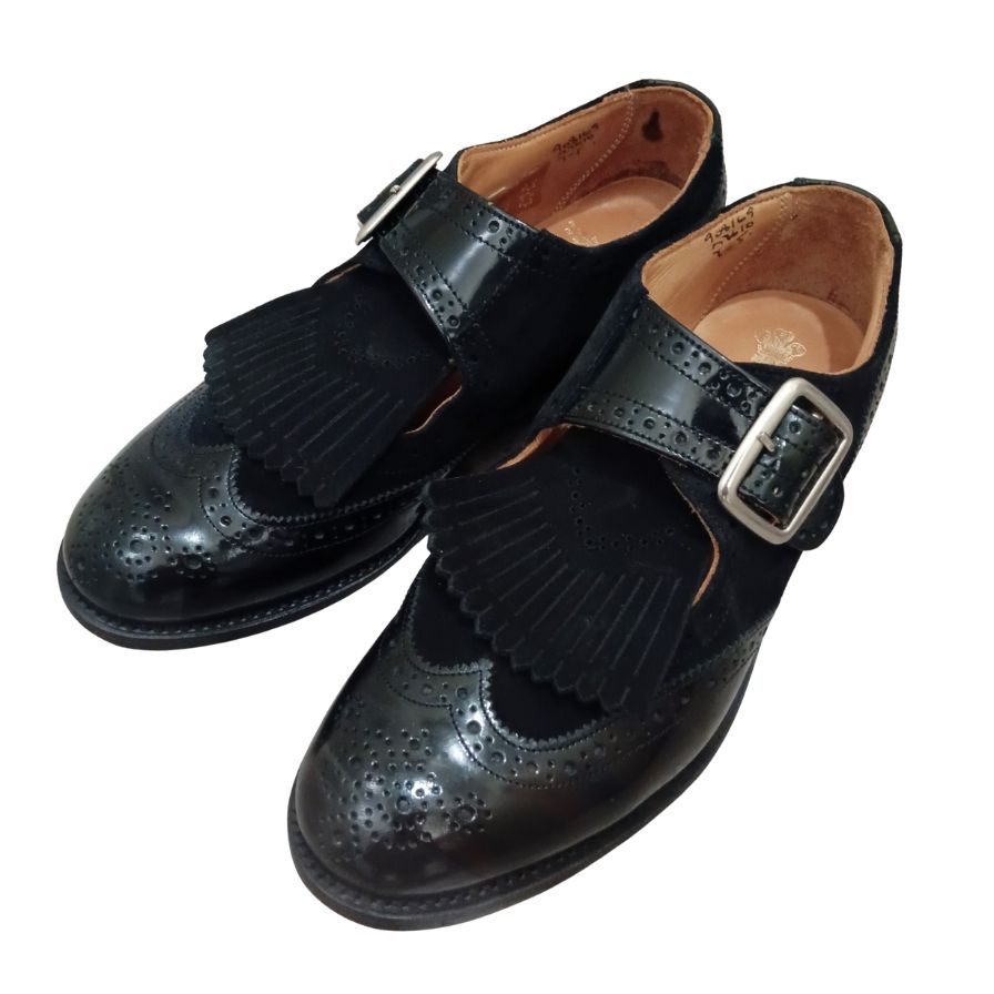 【オンライン限定】【Tricker's】トリッカーズ M7610 ワンストラップシューズ タッセル付き ブラック スエードパテントレザーコンビ  メンズ サイズUK7