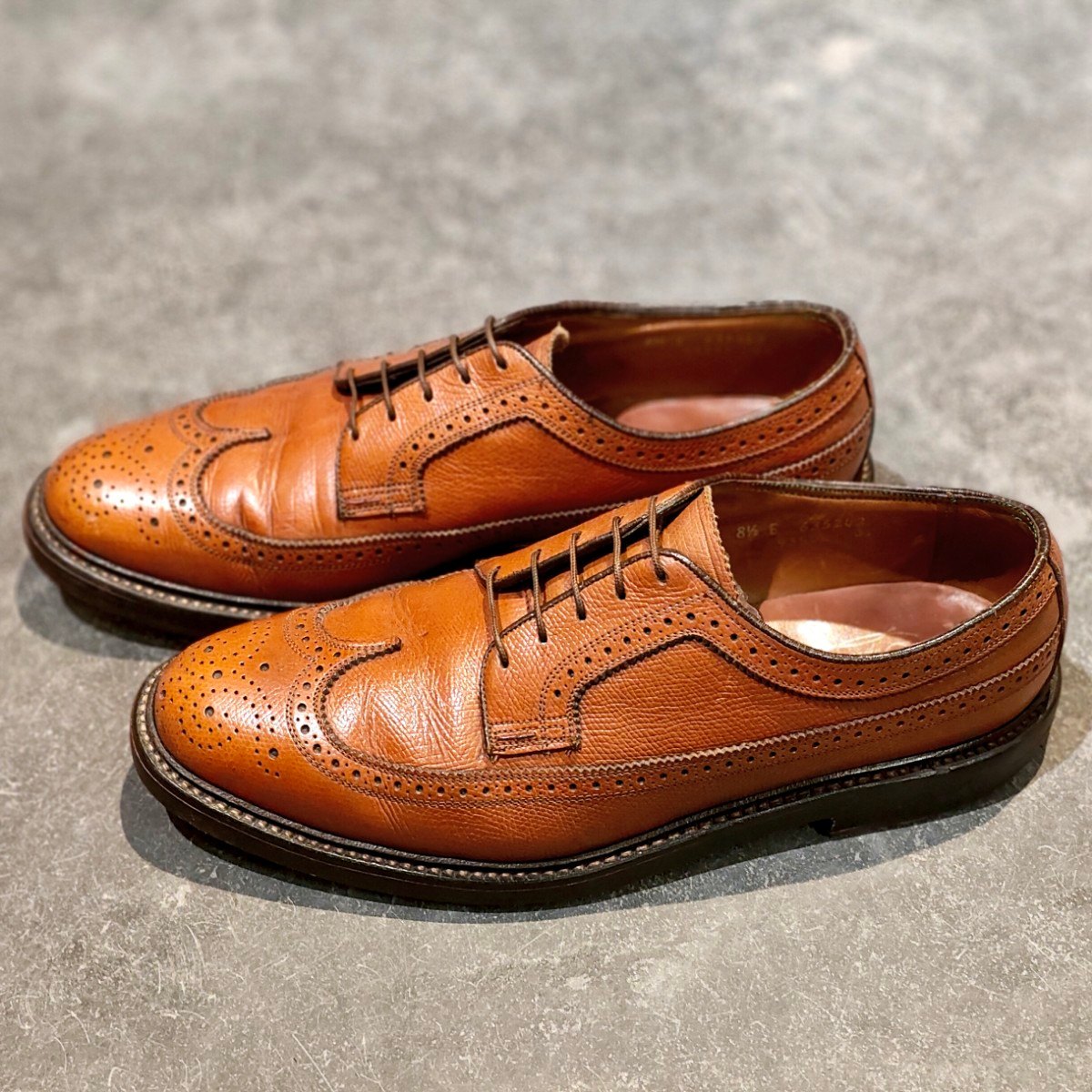 希少【FLORSHEIM】フローシャイム ケンムーア 筆記体ロゴ 緑枠 ウイングチップ グレインレザー ブラウン サイズ US8.5E