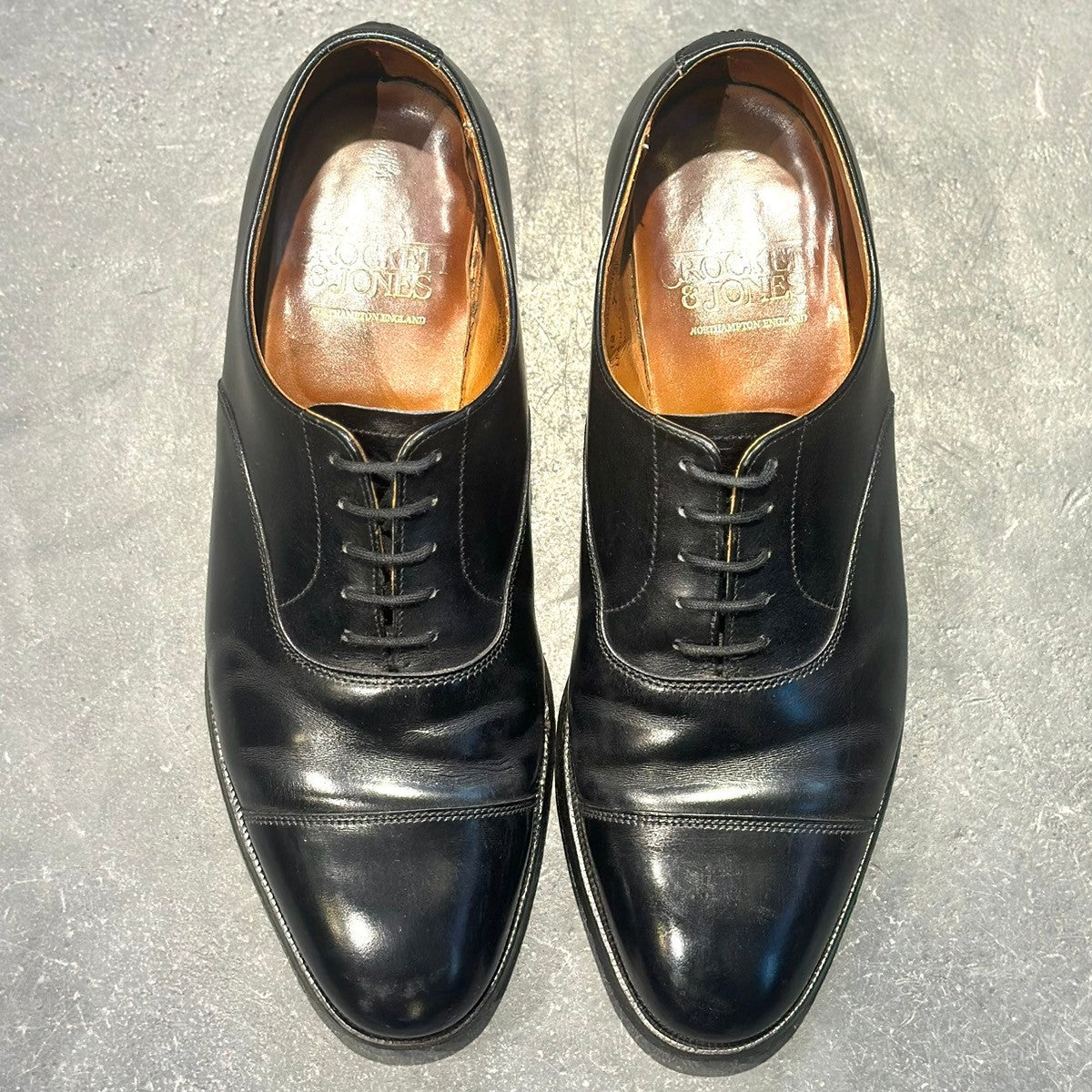 極美品【CROCKETT&JONES】クロケット＆ジョーンズ コノート ストレートチップ  カーフ ブラック UK7E 236ラスト