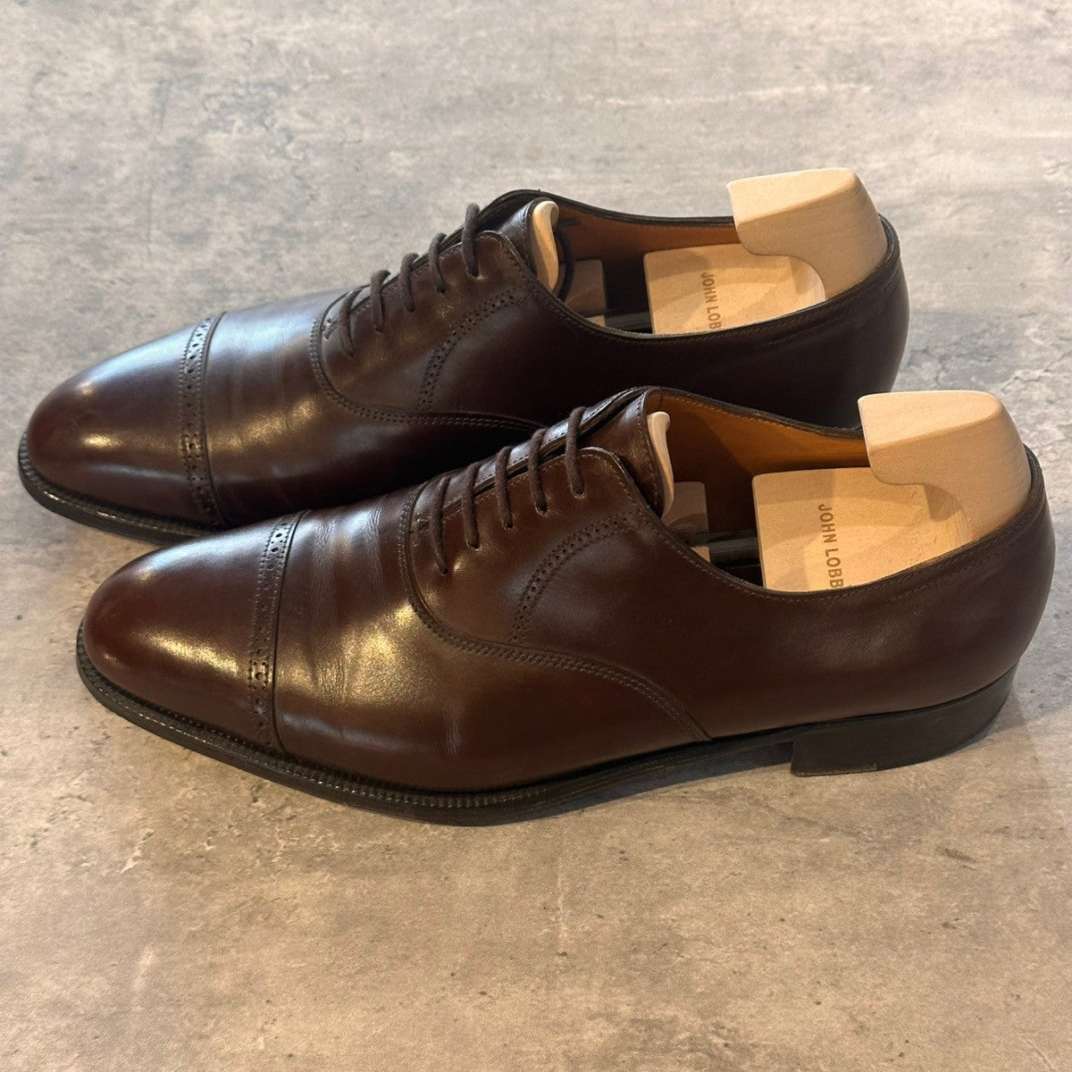 美品【JOHN LOBB】ジョンロブ フィリップ2 Philip II パンチドキャップトゥ カーフ ブラウン サイズUK6E 7000ラスト