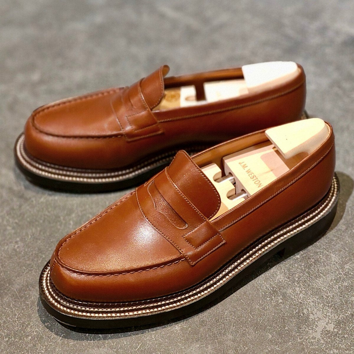 使用数回【J.M.WESTON】ジェイエムウエストン 385 トリプルソール ローファー ボックスカーフ タンブラウン サイズ U6.5D 41ラスト 参考定価￥198,000-