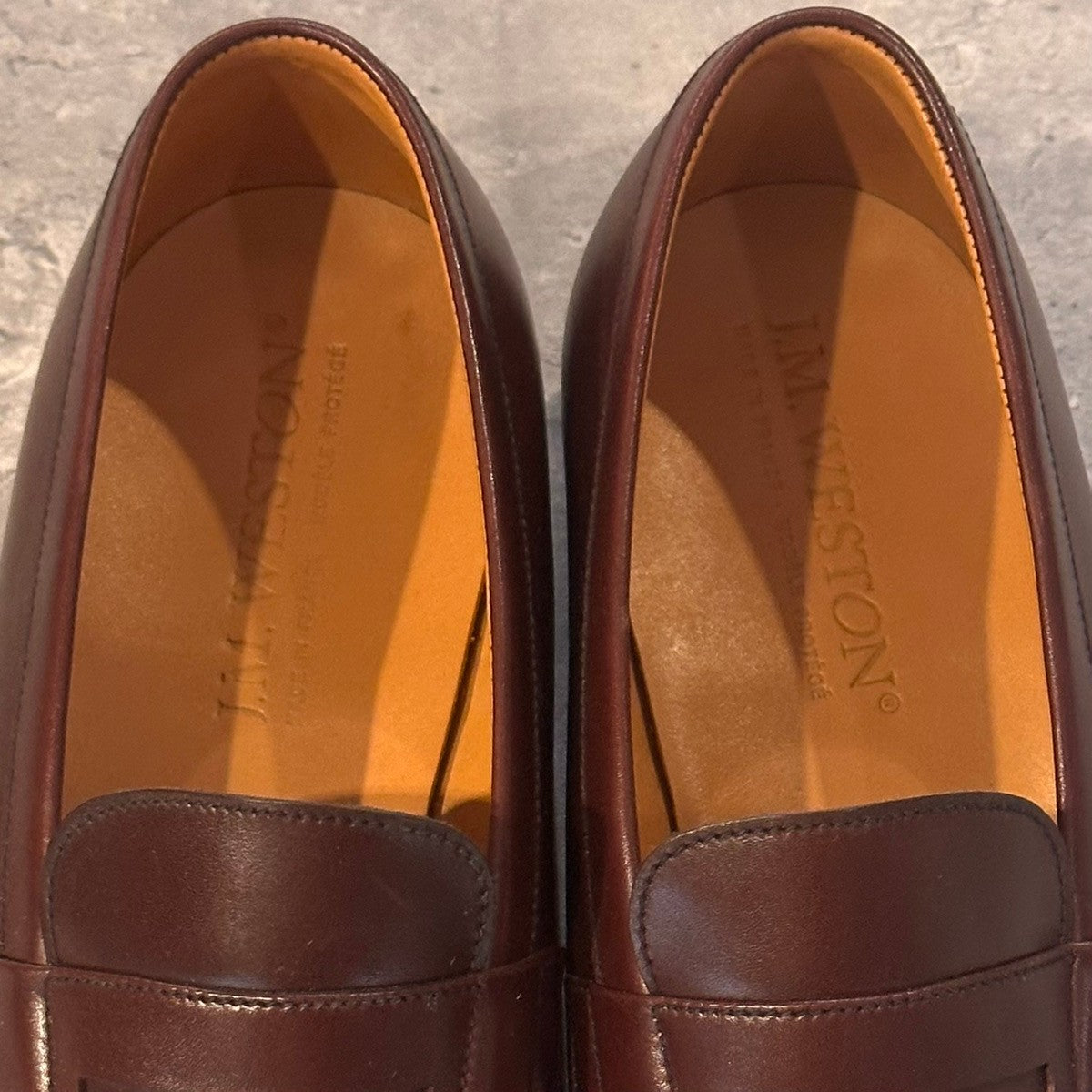 試着程度極美品【J.M.WESTON】ジェイエムウエストン 180 シグニチャーローファー ボックスカーフ バーガンディ サイズUK5.5C 41ラスト