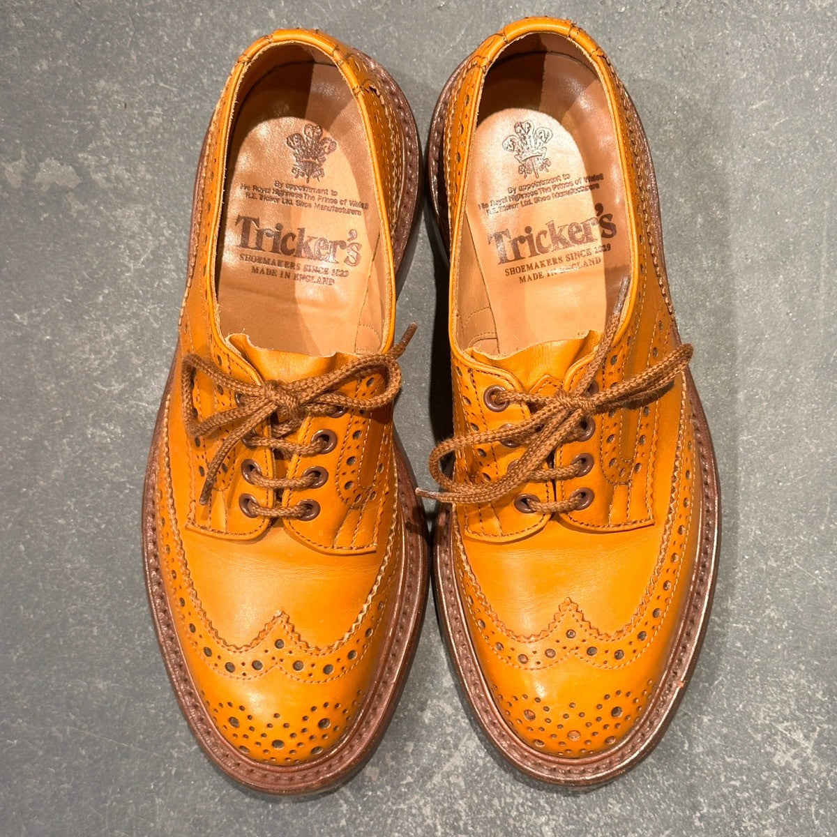 トリッカーズ Tricker's】トリッカーズ M5633 ウイングチップ カーフ エイコン