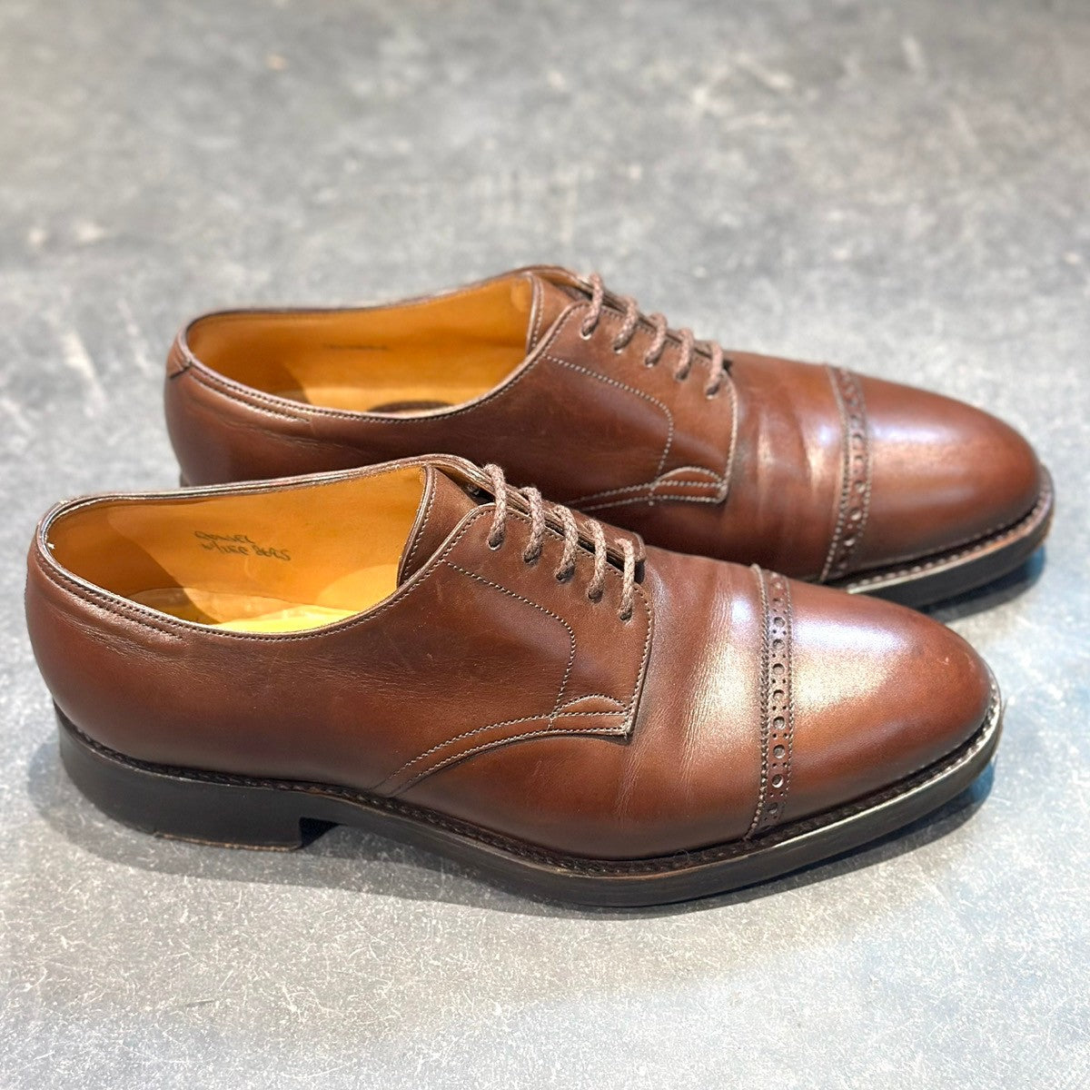 極美品【JOHN LOBB】ジョンロブ パンチドキャップトゥ ラッセル ブラウン サイズ6.5EE 8695ラスト