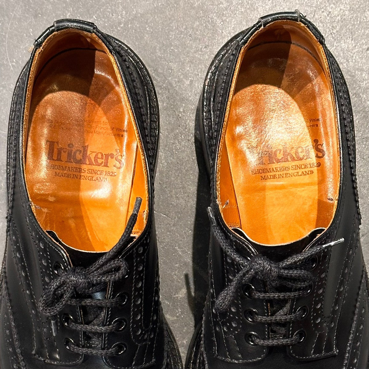 美品【Tricker’s】トリッカーズ バートン ウイングチップ カーフ ブラック サイズUK9