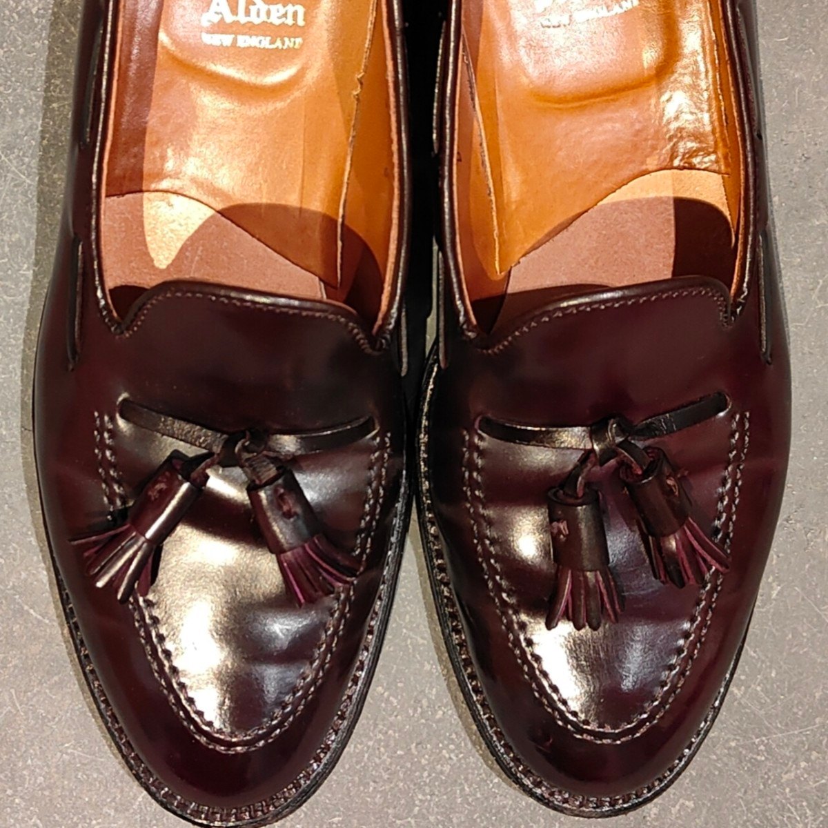 使用数回 【ALDEN】オールデン 563 タッセルローファー コードバン ダークバーガンディ サイズUS8D アバディーンラスト 参考定価￥217,800-