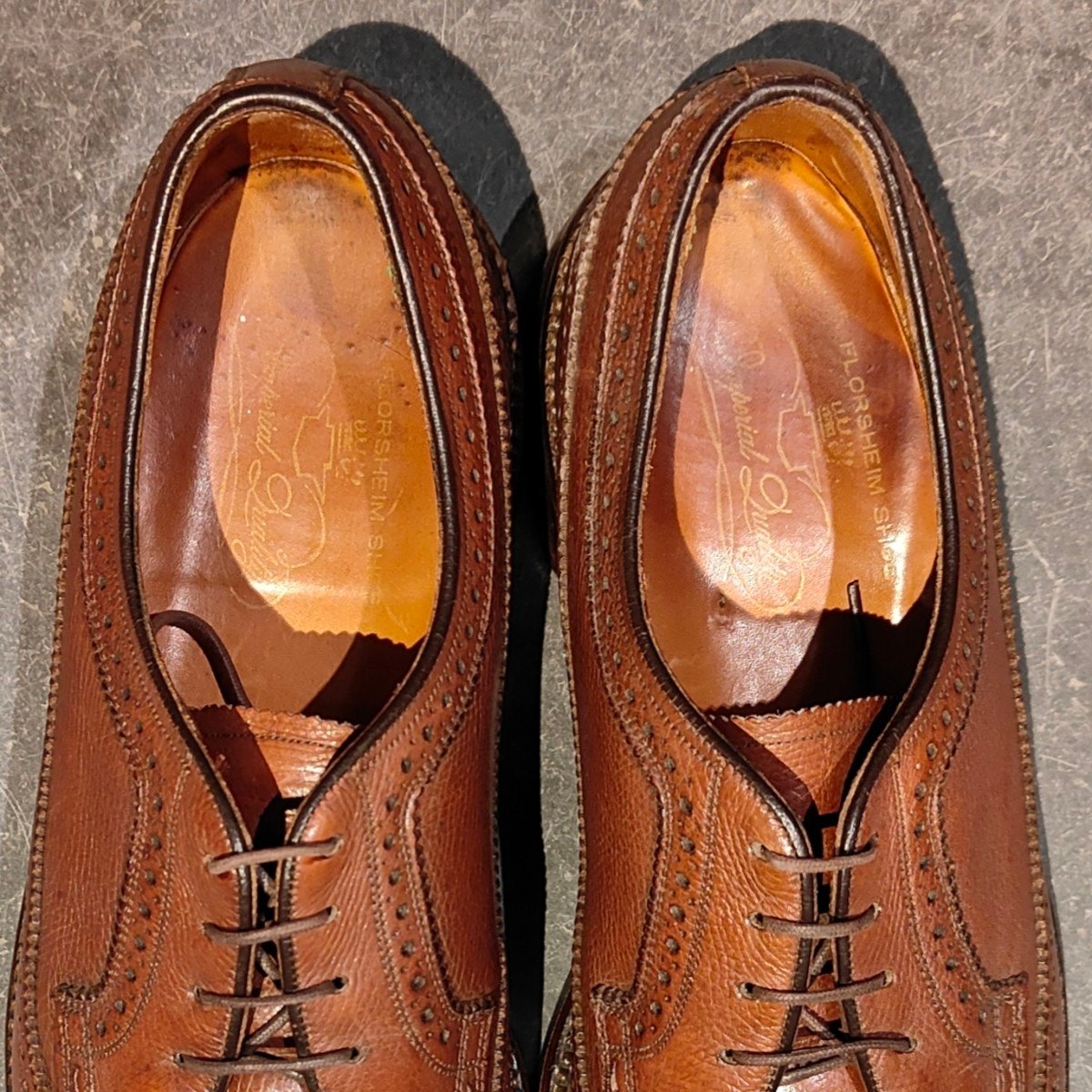希少【FLORSHEIM】フローシャイム ケンムーア 筆記体ロゴ 緑枠 ウイングチップ グレインレザー ブラウン サイズ US8.5C