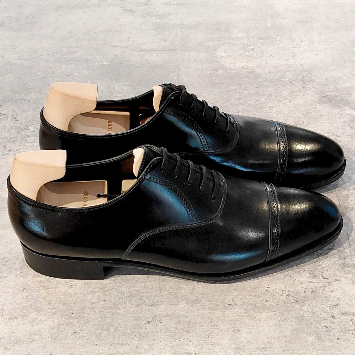 未使用【JOHN LOBB】ジョンロブ フィリップ2 パンチドキャップトゥ カーフ ブラック サイズUK7.5E 7000ラスト 参考定価￥349,800-