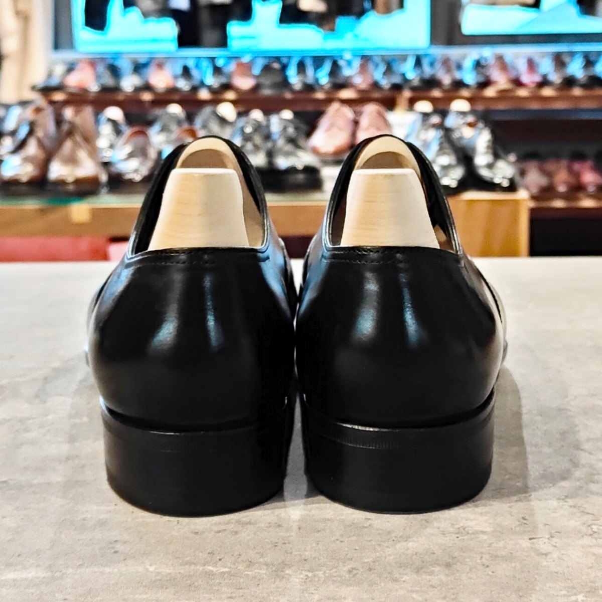 未使用【JOHN LOBB】ジョンロブ フィリップ2 パンチドキャップトゥ カーフ ブラック サイズUK7.5E 7000ラスト 参考定価￥349,800-