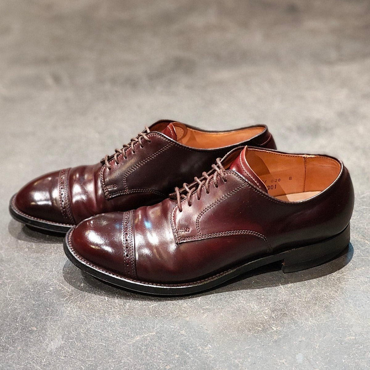 美品 【ALDEN】オールデン 56201 パンチドキャップトゥ コードバン ダークバーガンディ サイズ US7D モディファイドラスト 参考定価￥211,200-