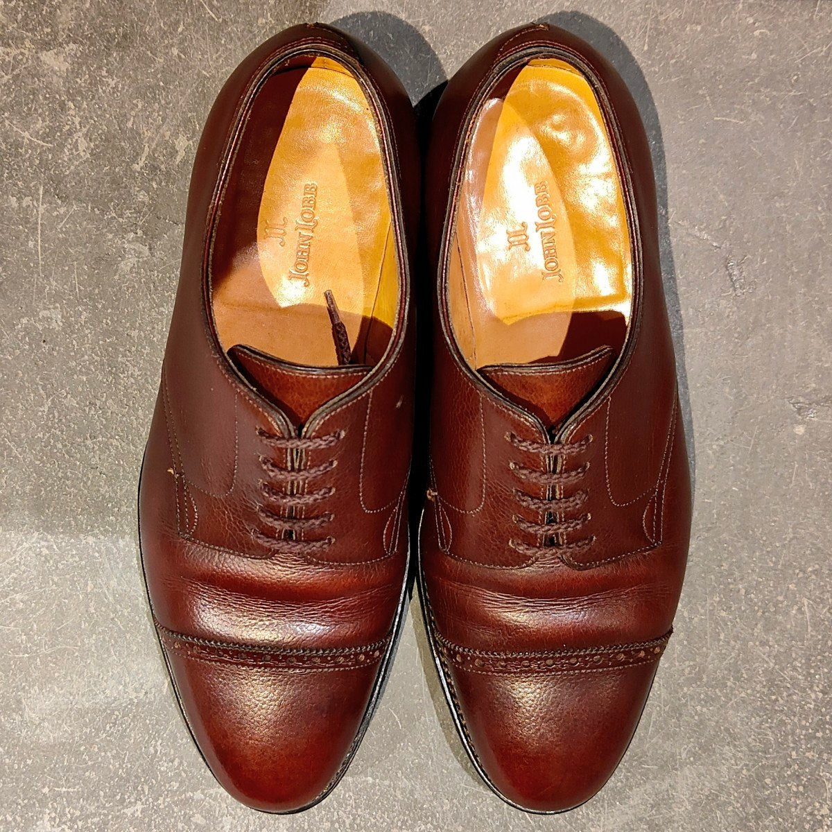 希少 美品【JOHN LOBB】ジョンロブ パンチドキャップトゥ ラッセル バッファローレザー バーガンディ サイズ5.5E 8695ラスト