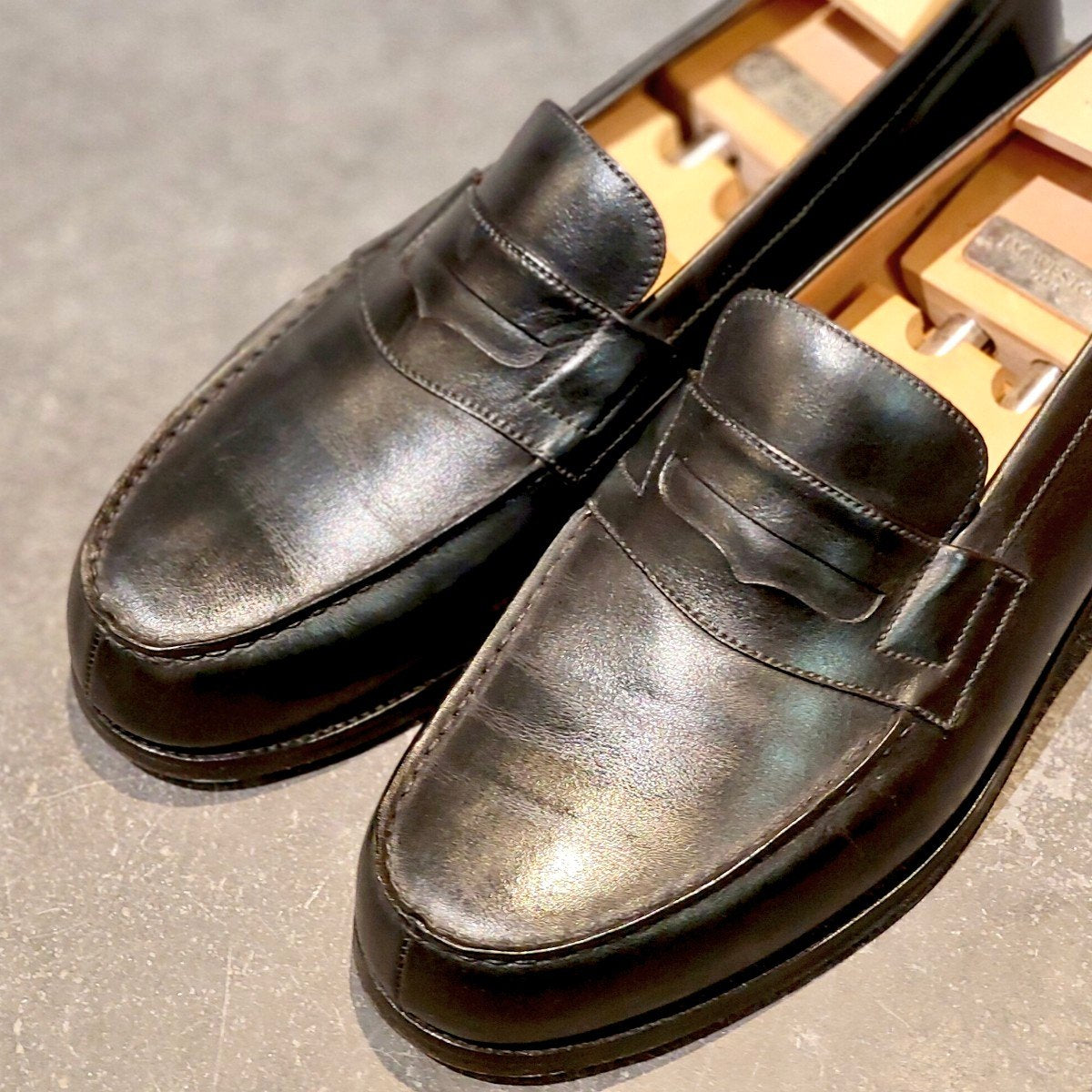 極美品 【J.M.WESTON】ジェイエムウエストン 180 シグニチャーローファー ボックスカーフ ブラック サイズ UK7.5D 41ラスト 参考定価￥156,200-