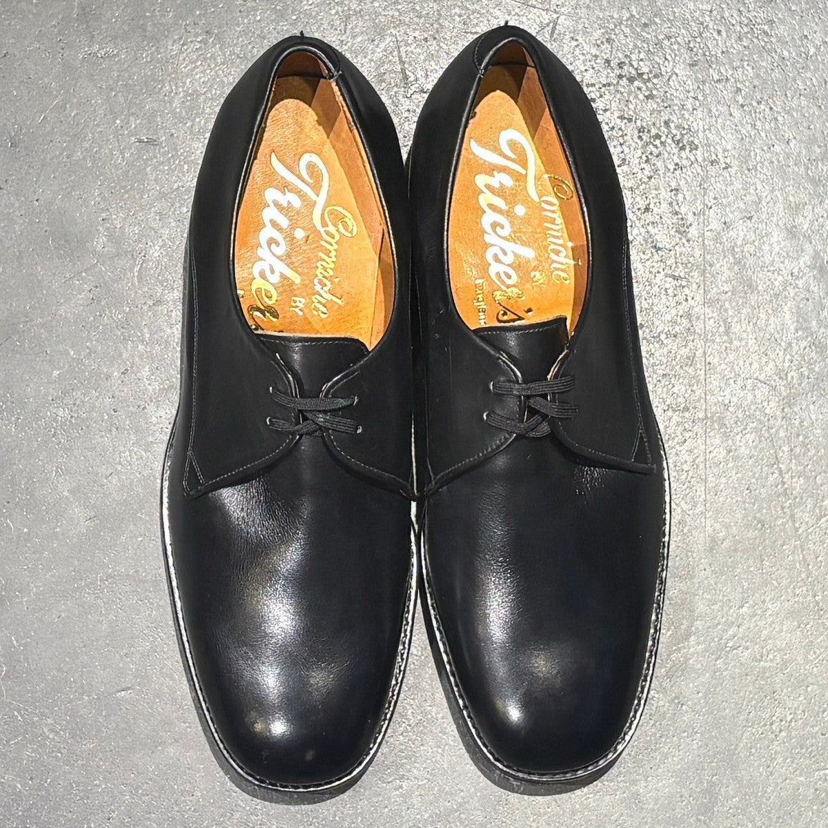 美品【Tricker's】トリッカーズ 筆記体ロゴ プレーントゥ V 美品【Tricker's】トリッカーズ 筆記体ロゴ プレーントゥ V