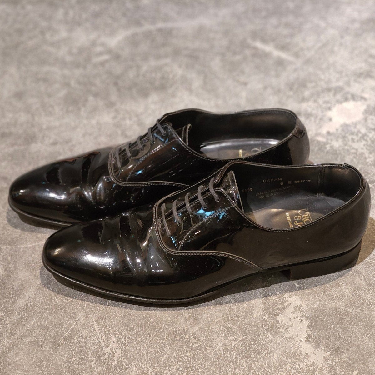美品【CROCKETT&JONES】クロケット&ジョーンズ チャーム プレーントゥオックスフォード パテントレザー ブラック サイズUK9E 341ラスト