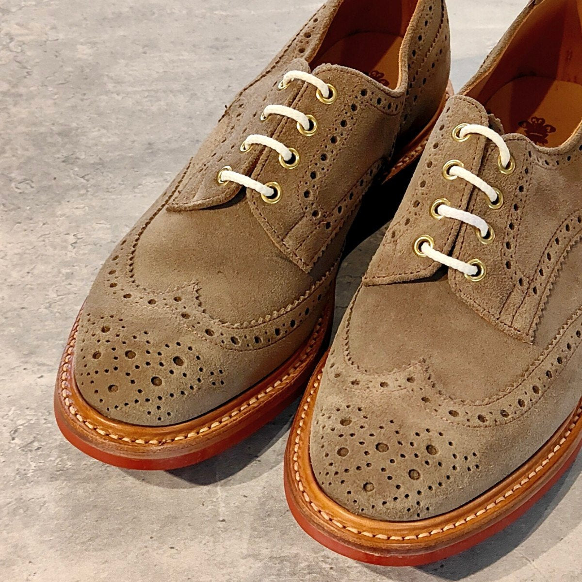 未使用【Tricker's】トリッカーズ バートン 5633 スエード グレー系 サイズ UK9.5 参考定価￥132,000-