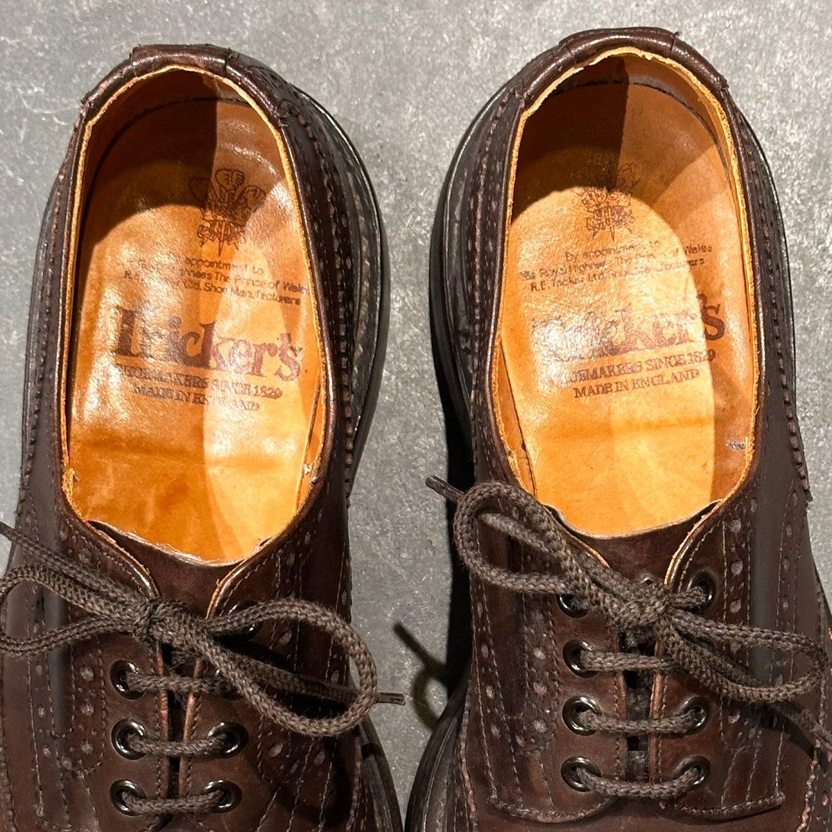 【Tricker’s】トリッカーズ バートン 5633 ウイングチップ メダリオン カーフ エスプレッソ サイズUK7.5E 4444ラスト