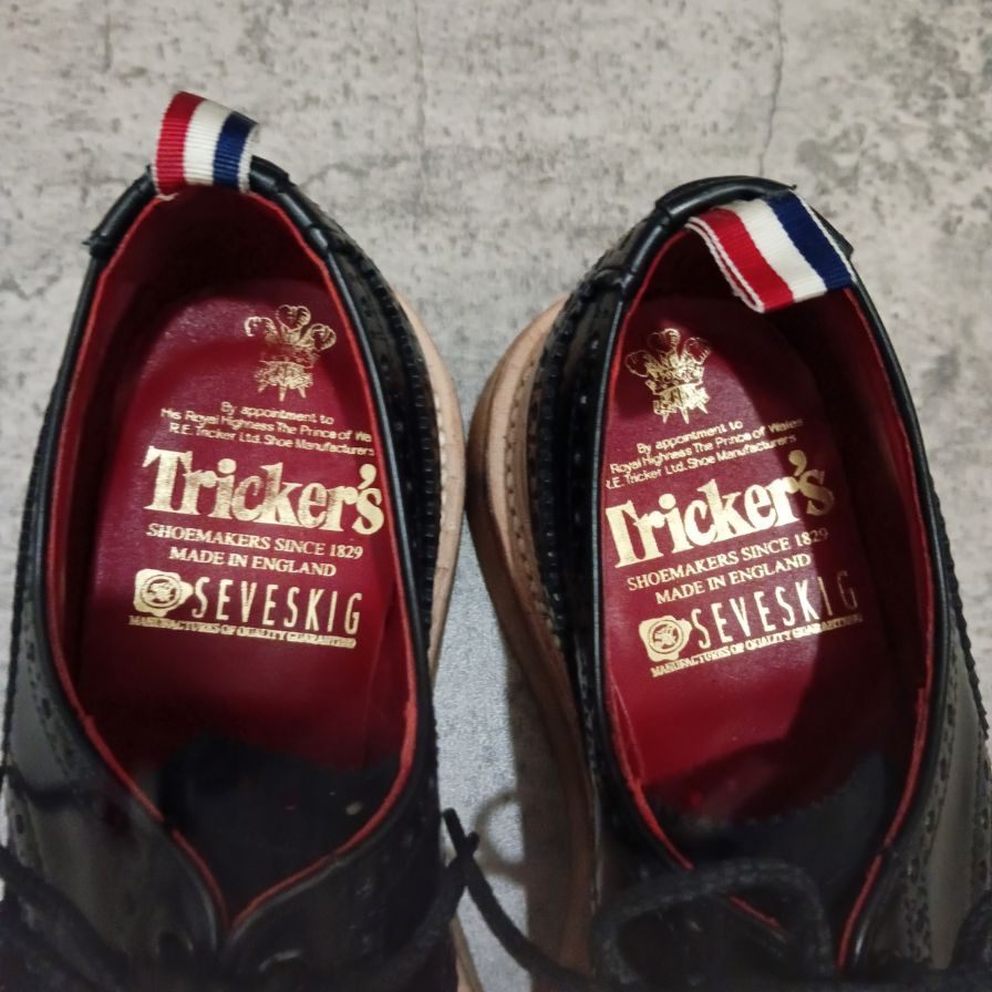 【Tricker's】トリッカーズ seveskig別注 M7292 ウイングチップ  スエードガラスレザーコンビ ブラック クレープソール メンズ サイズUK6.5