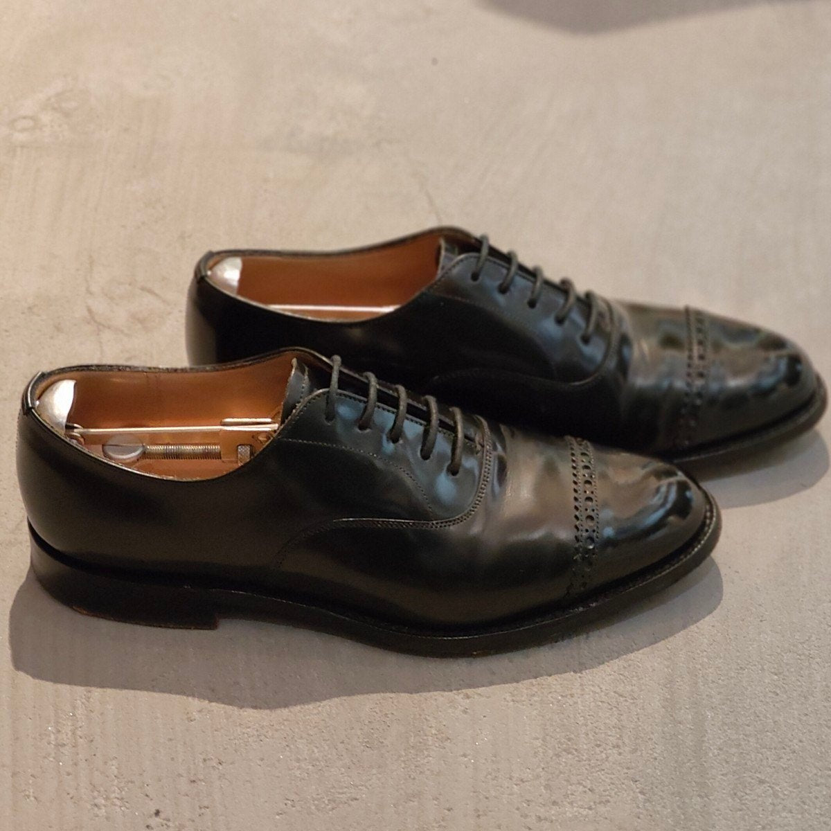 美品 【Church´s】チャーチ バークロフト 5都市  パンチドキャップトゥ ポリッシュドバインダーカーフ ブラック サイズUK60F 84ラスト