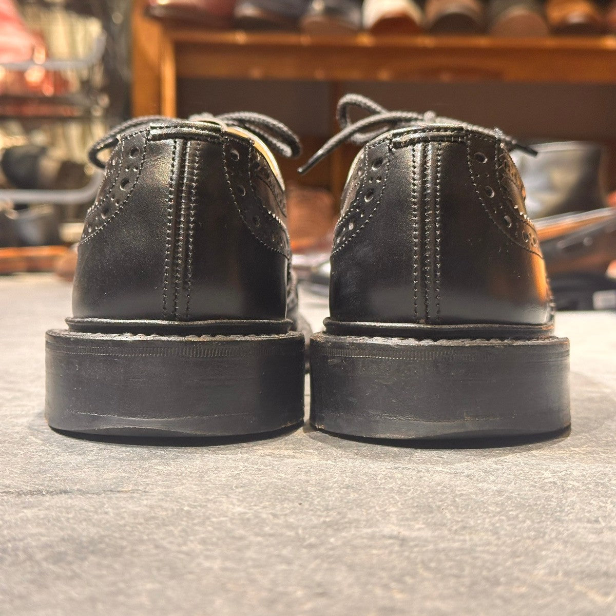 【Tricker’s】トリッカーズ バートン M5633 カントリー ウイングチップ アーバンリサーチDOORS別注 カーフ ブラック サイズUK7.5