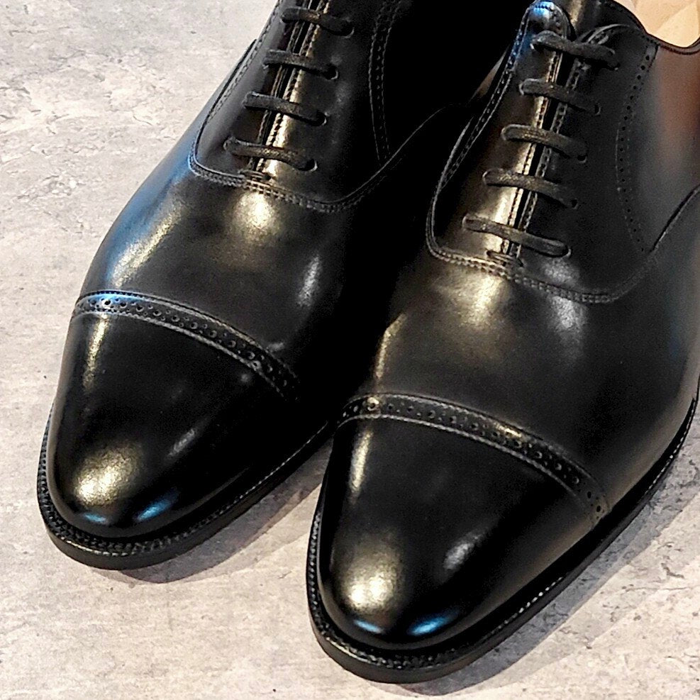 未使用【JOHN LOBB】ジョンロブ フィリップ2 パンチドキャップトゥ カーフ ブラック サイズUK7.5E 7000ラスト 参考定価￥349,800-