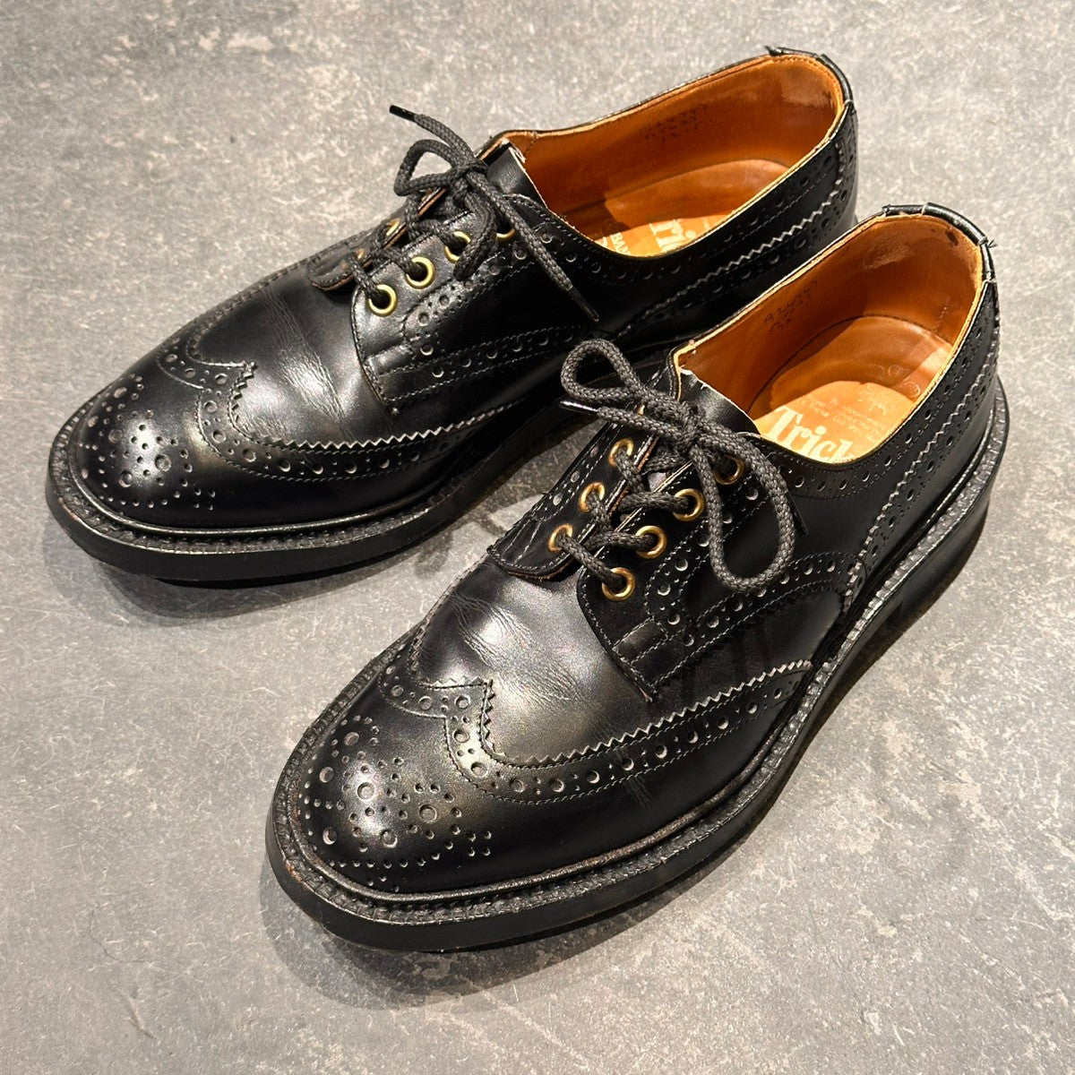 【Tricker’s】トリッカーズ バートン M5633 カントリー ウイングチップ アーバンリサーチDOORS別注 カーフ ブラック サイズUK7.5