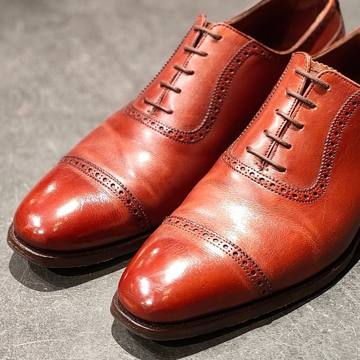 美品 【CROCKETT&JONES】クロケットアンドジョーンズ パンチドキャップトゥ カーフ ブラウン サイズUK8D 337ラスト 参考定価￥154,000- (26.5)