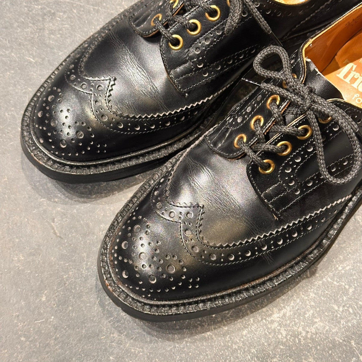 【美品・希少シボ革】トリッカーズ バートン トゥモローランド別注 黒 8h-5 美品・希少】トリッカーズ バートン トゥモローランド別注 シボ 黒 8h