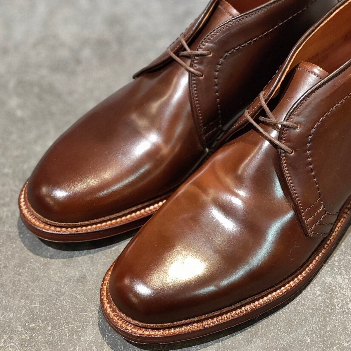 希少 試着程度【ALDEN】オールデン WINE LABEL for SHIPS別注 13132 チャッカブーツ コードバン シガー サイズ US7D バリーラスト