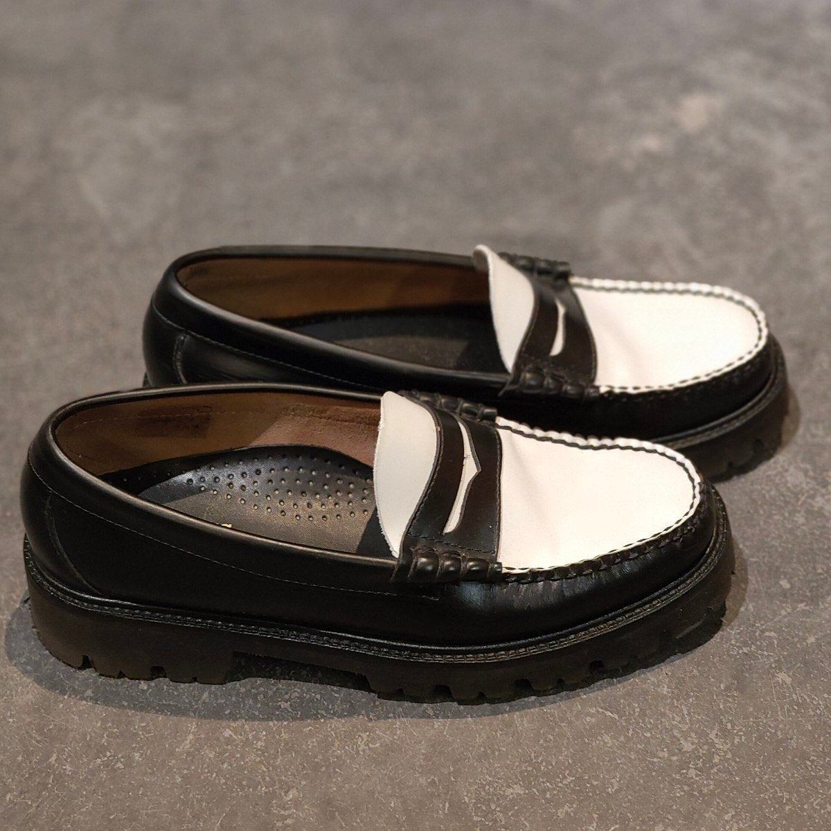 極美品【G.H.Bass&Co.】ジーエイチバス ラーソン BA11510 ローファー ブラックホワイト サイズUS7