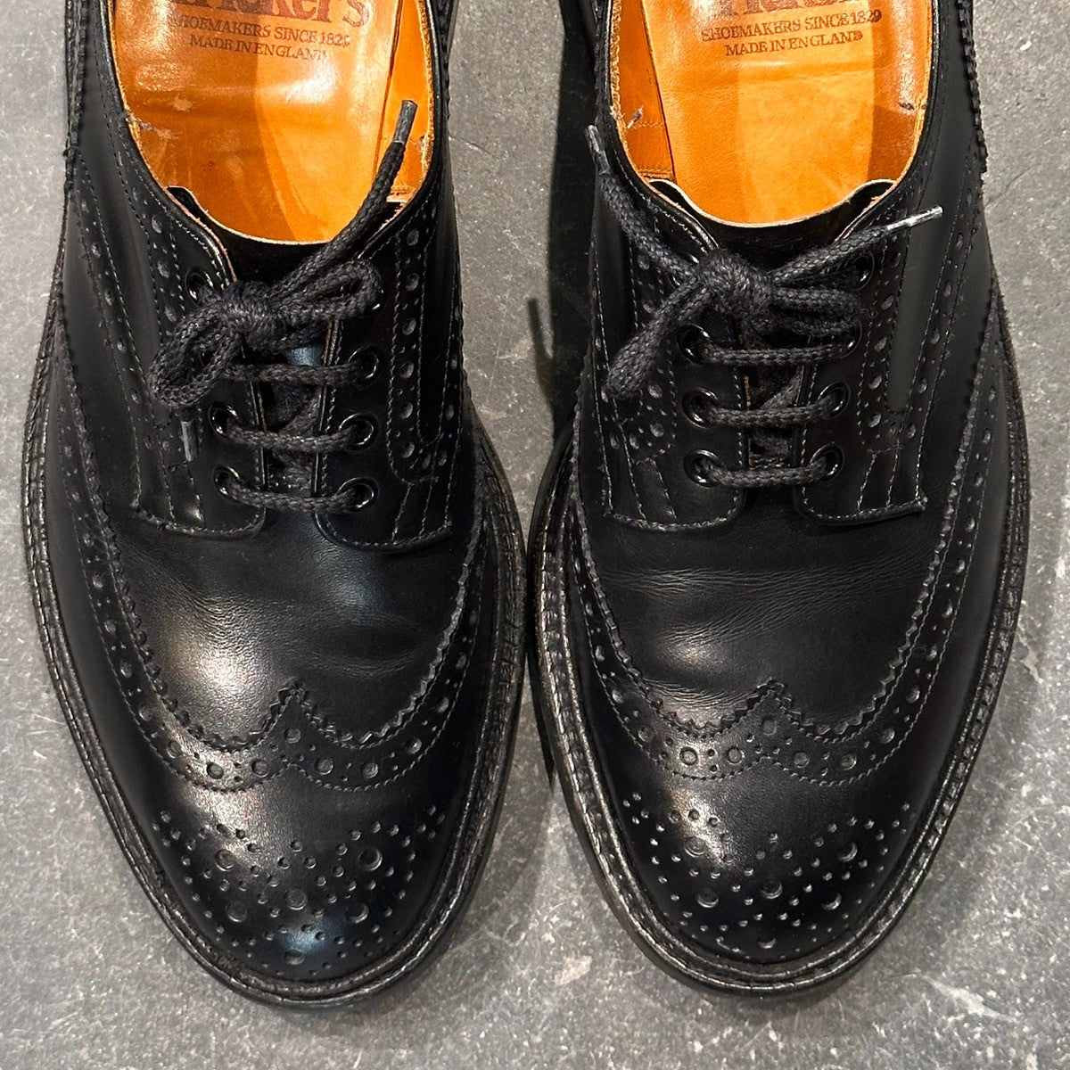 美品【Tricker’s】トリッカーズ バートン ウイングチップ カーフ ブラック サイズUK9